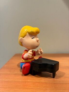 Vintage Applause Peanut Character Figure Schroeder w/ piano 3" high